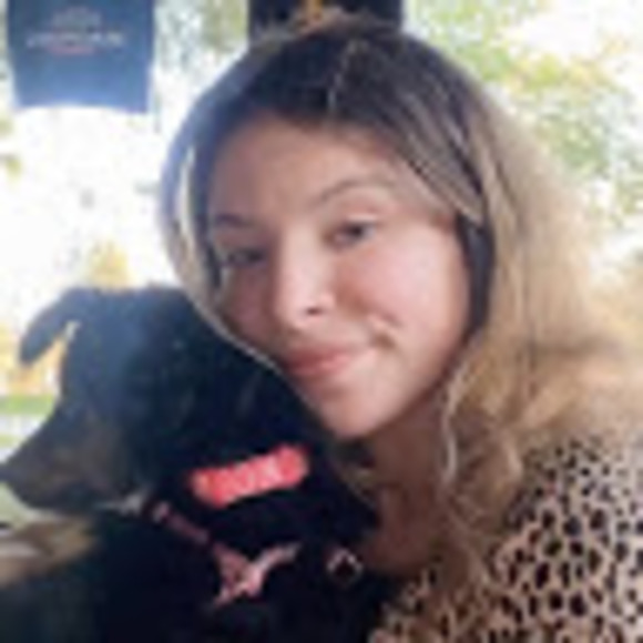 Profile Picture of Mackenzie Thomas (@mackenzielt) on Poshmark