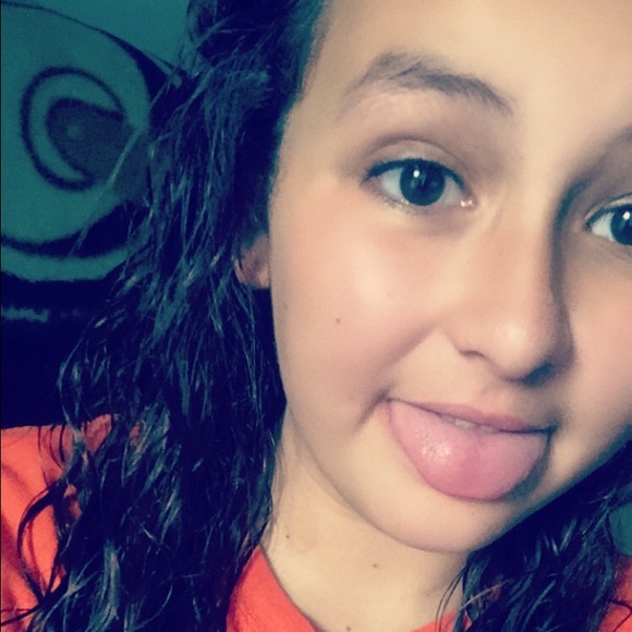 Profile Picture of Mackenzie Holt (@mickie413) on Poshmark