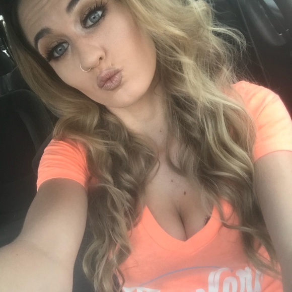 Profile Picture of Sarah James (@mrsknight96) on Poshmark