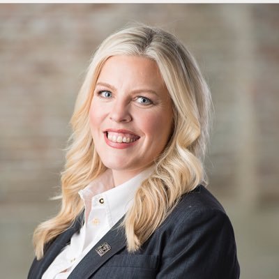 Profile Picture of Michelle Raymond (@RaymondRealty_) on Twitter