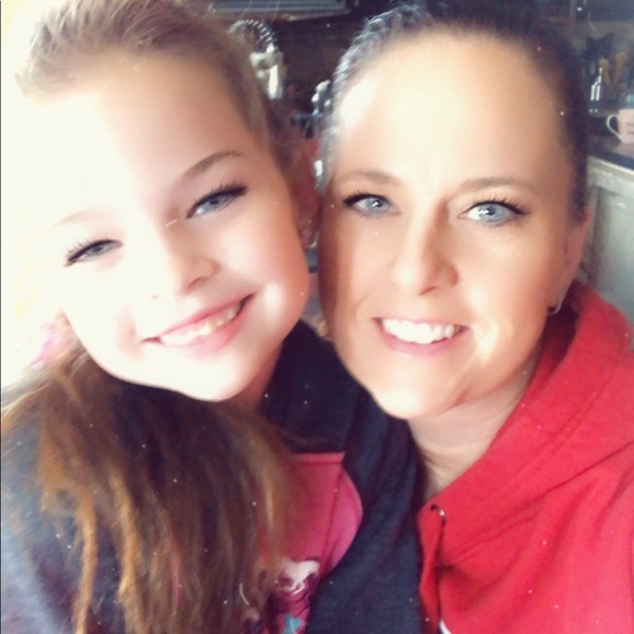 Profile Picture of Tammy Klug (@tammyklug) on Poshmark
