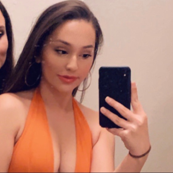 Profile Picture of Elsa Sahatciu (@elsas1) on Poshmark