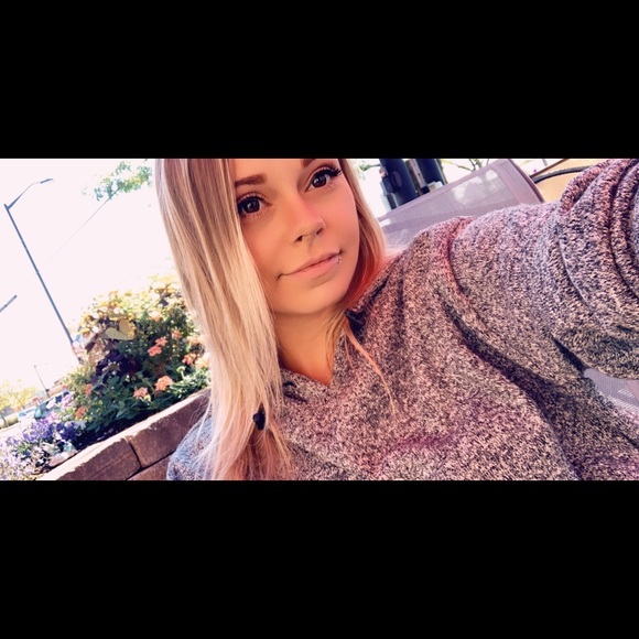 Profile Picture of Paige Ebert (@paige_ebert) on Poshmark
