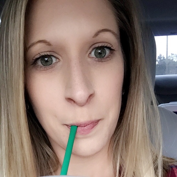 Profile Picture of Laura Howton (@wawa05) on Poshmark