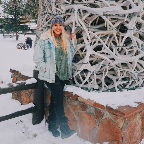 Profile Picture of Leanna Morrow (@leanna141) on Poshmark