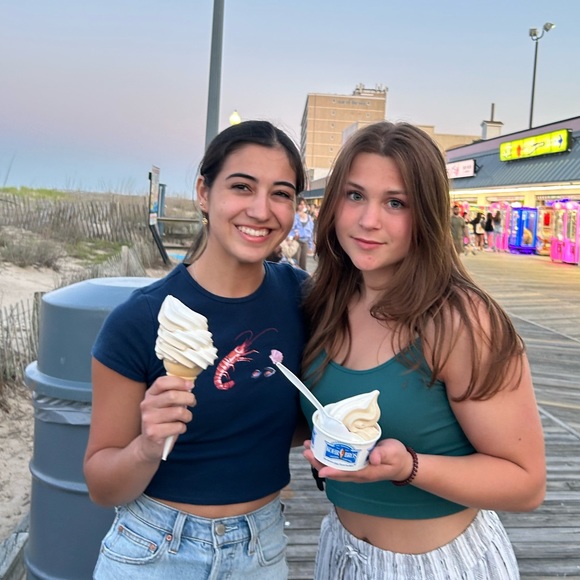 Profile Picture of Chloe Carbonneau (@chloecarbonneau) on Poshmark