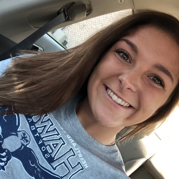 Profile Picture of Abbey Walsh (@awalsh_) on Poshmark