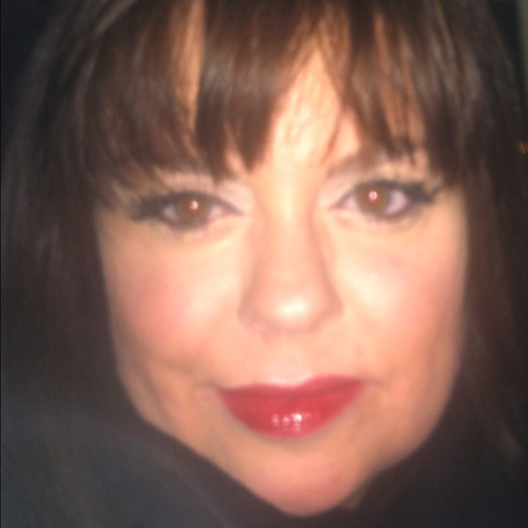 Profile Picture of Tara Mahoney (@taramahoney) on Poshmark
