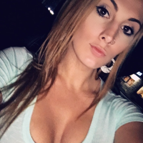 Profile Picture of Jenessa Feichtel (@arjf0628) on Poshmark