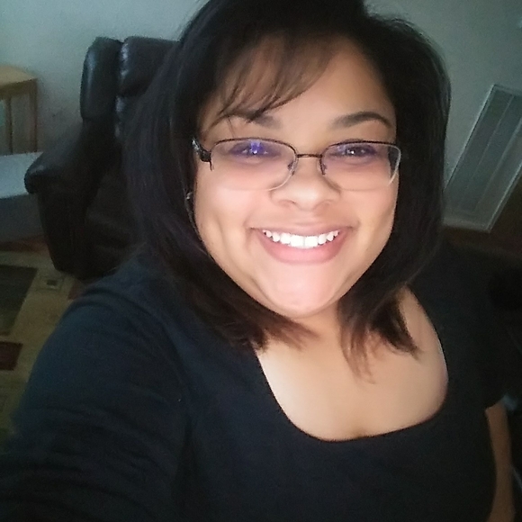 Profile Picture of Shawna Dennis (@shaden3827) on Poshmark