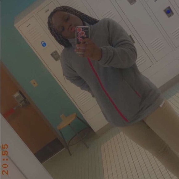 Profile Picture of Arrienne Gibson (@arrienneg) on Poshmark