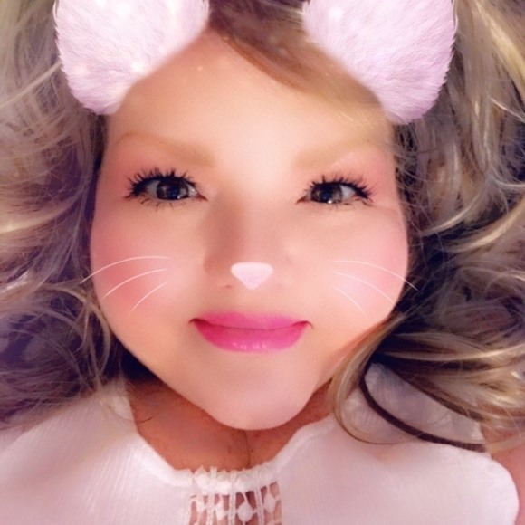 Profile Picture of Rebecca Voiles (@rebecca_voiles) on Poshmark