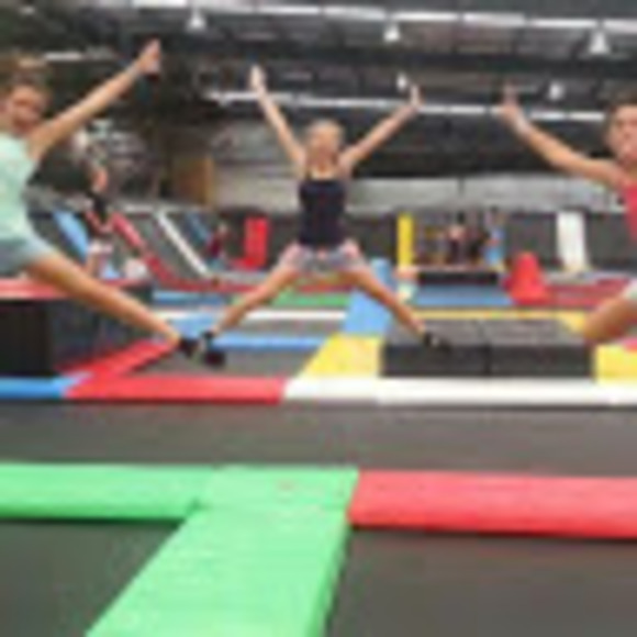 Profile Picture of Simone Hayes (@hayesimone9467) on Poshmark