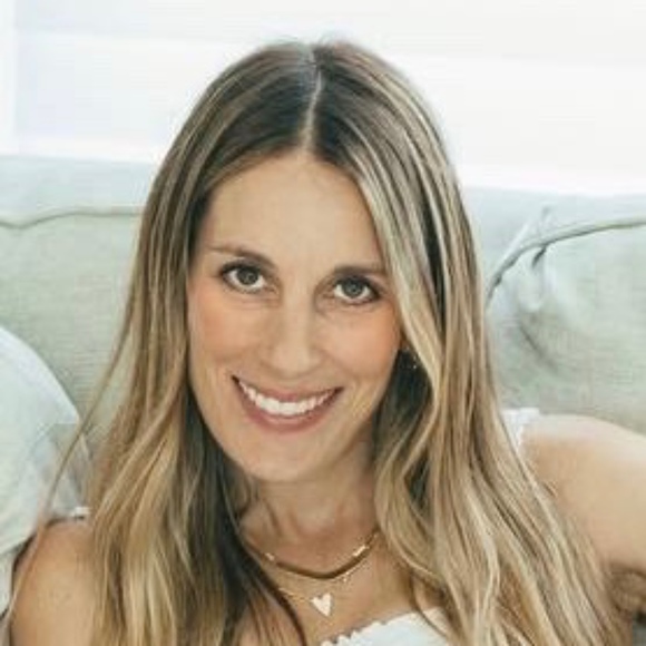 Profile Picture of Natalie Clausner (@n_clausner) on Poshmark