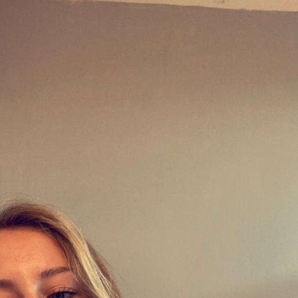 Profile Picture of Lily Becker (@lilybecker635) on Poshmark