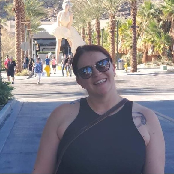 Profile Picture of Stephanie Heinrich (@sheinrich406) on Poshmark