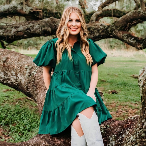 Profile Picture of Lisa Walling (@lisamwalling) on Poshmark