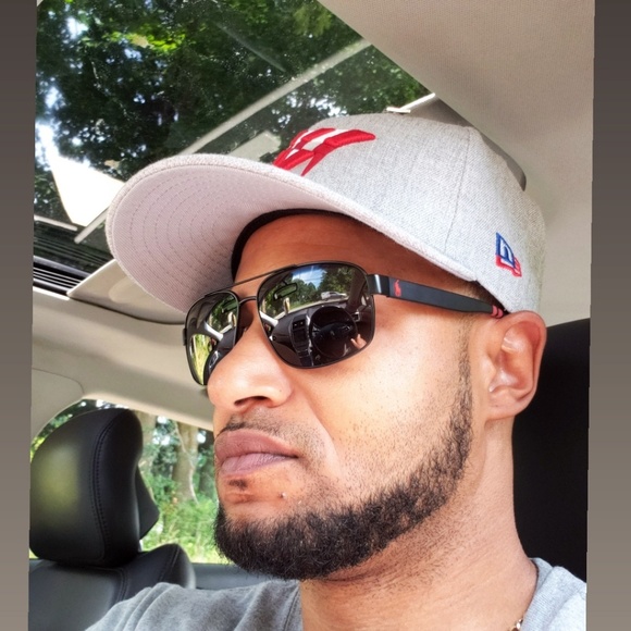 Profile Picture of Kevin Fenderson (@fendersonkevin) on Poshmark