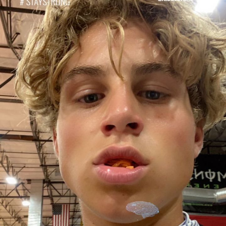 Profile Picture of   Someone pluck my unibrow (@calebknecht8) on Tiktok