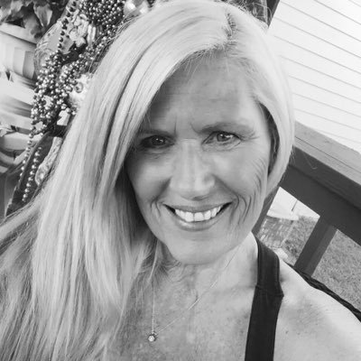 Profile Picture of Debbie Cain (@glammr) on Twitter