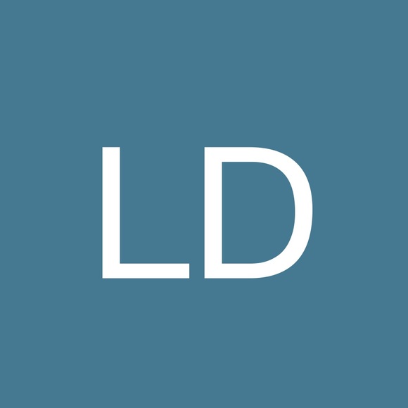 Profile Picture of Linda Devaney (@mrsdevaney) on Poshmark
