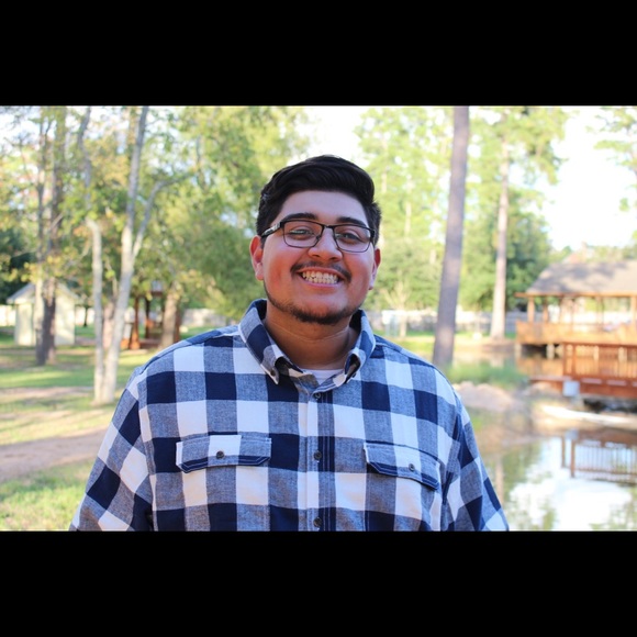 Profile Picture of Luis Sauceda (@lusauc15) on Poshmark