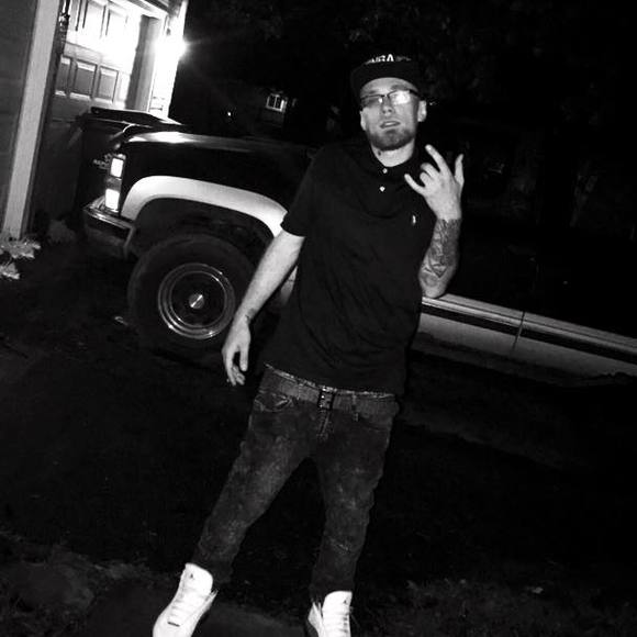 Profile Picture of Alex Wochele (@alexwochele) on Poshmark