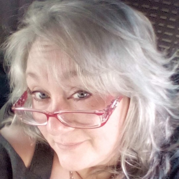 Profile Picture of Jo Hammell (@jo_hammell) on Poshmark