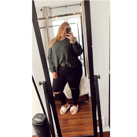 Profile Picture of Krystle Pratt (@krystle_pratt) on Poshmark