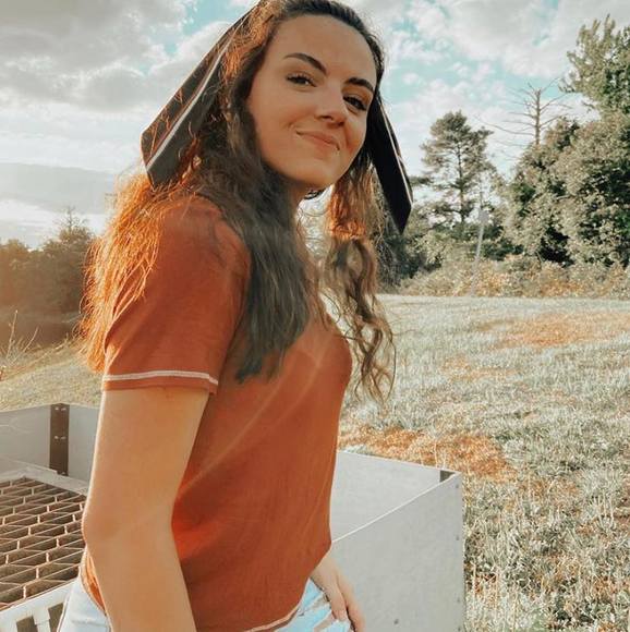 Profile Picture of Krysten Hart (@krystenhart) on Poshmark