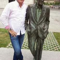 Profile Picture of Mike Hutchinson (@HutchKaren) on Twitter