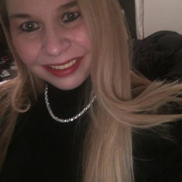 Profile Picture of Grace Reid (@gracefull09) on Poshmark