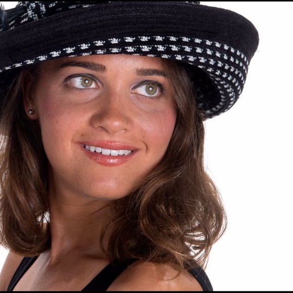 Profile Picture of Alexa Zepka (@alexaz613) on Poshmark