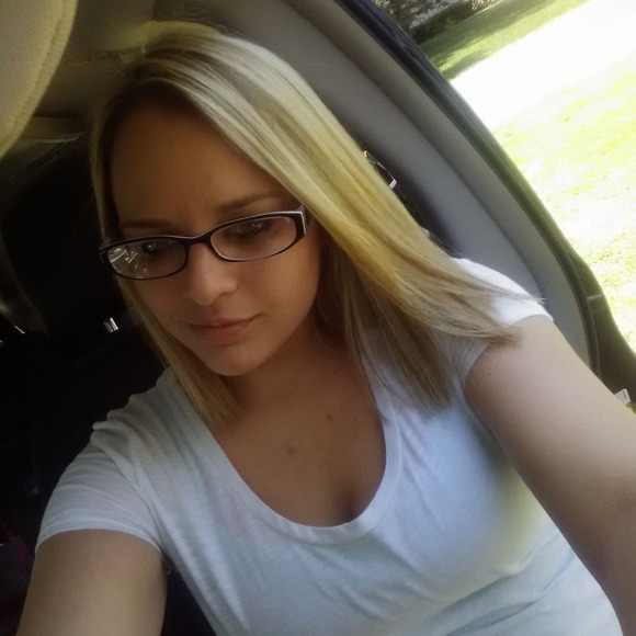 Profile Picture of Michelle Koback (@mkoback10) on Poshmark