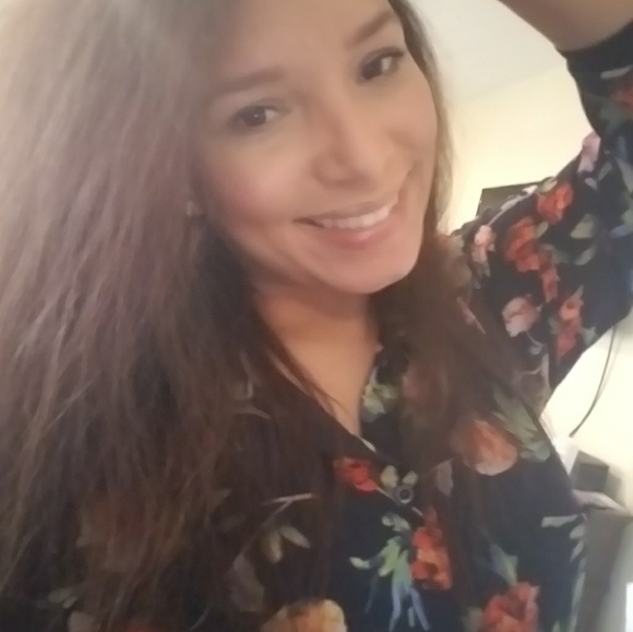 Maritza Gebauer - Poshmark Profile Picture of Maritza Gebauer (@gigigeb83) on Poshmark