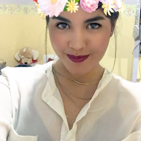 Profile Picture of Fabiola Lugo (@flugo93) on Poshmark