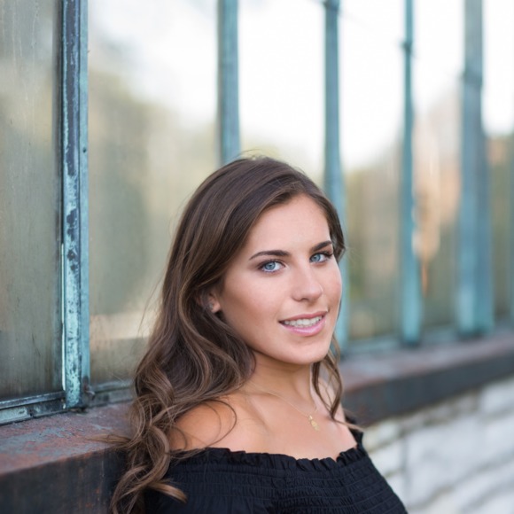 Profile Picture of Skylar Schneider (@skylarschneider) on Poshmark