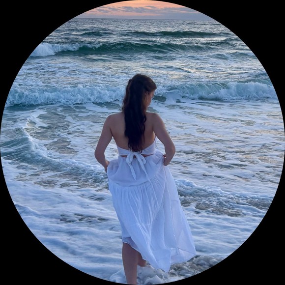 Profile Picture of Brielle Ashpole (@brielleashpole) on Poshmark