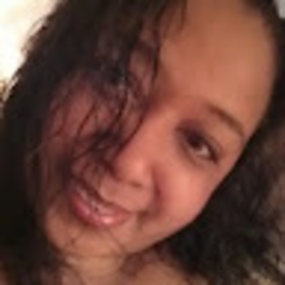 Profile Picture of Monica Mazone (@rainnydaize) on Poshmark