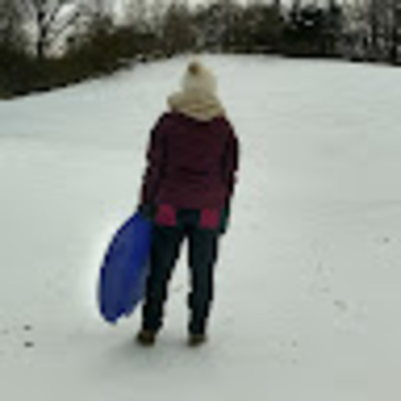 Profile Picture of Elizabeth Strohscher (@strohscher11) on Poshmark