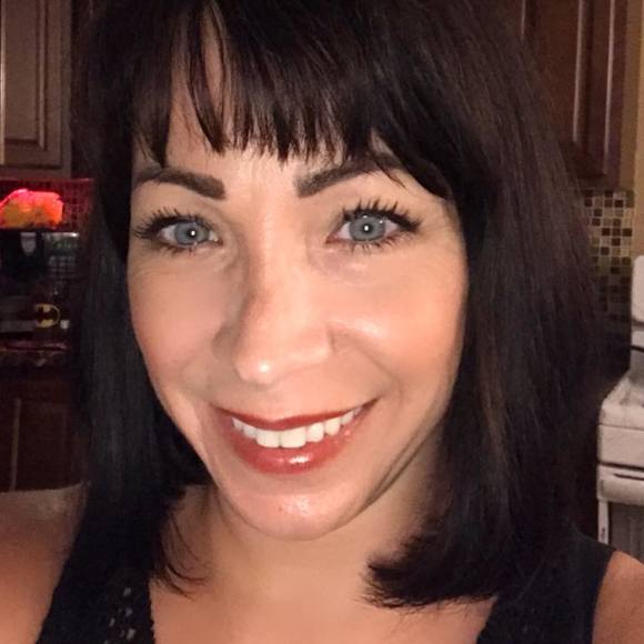 Profile Picture of Angie Rexwinkle (@arex2677) on Poshmark