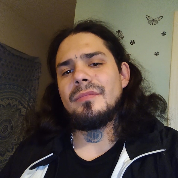 Profile Picture of Chris Flett (@ndndsjjs505) on Poshmark