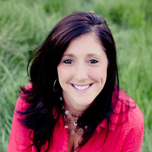 Profile Picture of Windi Rifanburg (@windirain) on Poshmark