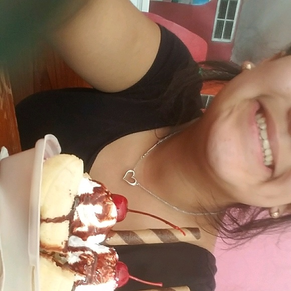 Profile Picture of Lucero Rivera (@lucero3698) on Poshmark