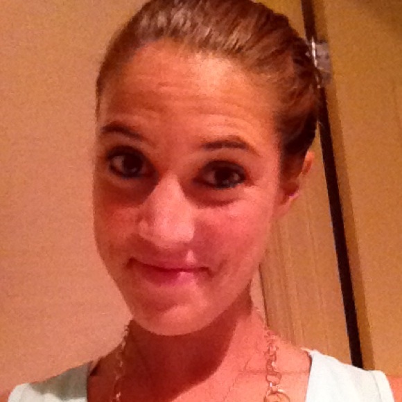 Profile Picture of Lori Wendling (@lorikay16) on Poshmark