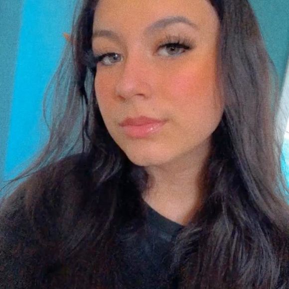 Profile Picture of Galilea Avendano (@galileaavendano) on Poshmark