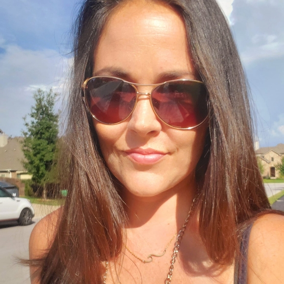 Profile Picture of Alison Schkade (@alisonschkade) on Poshmark