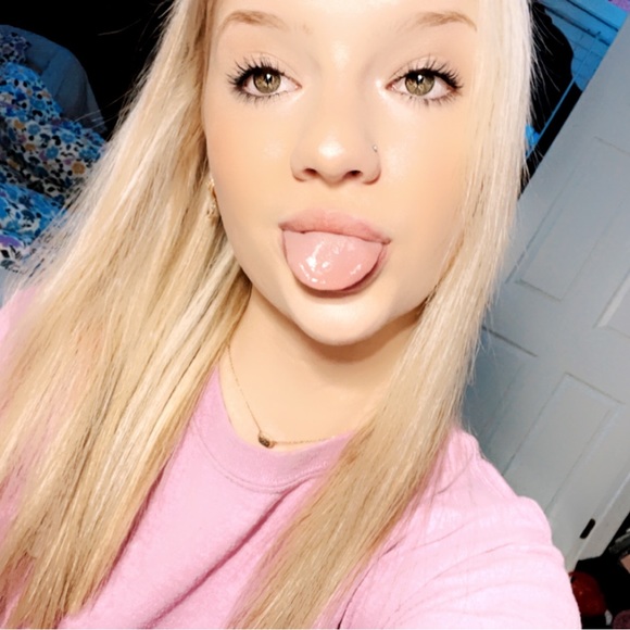 Profile Picture of Addison Hayes (@addisonhayes946) on Poshmark