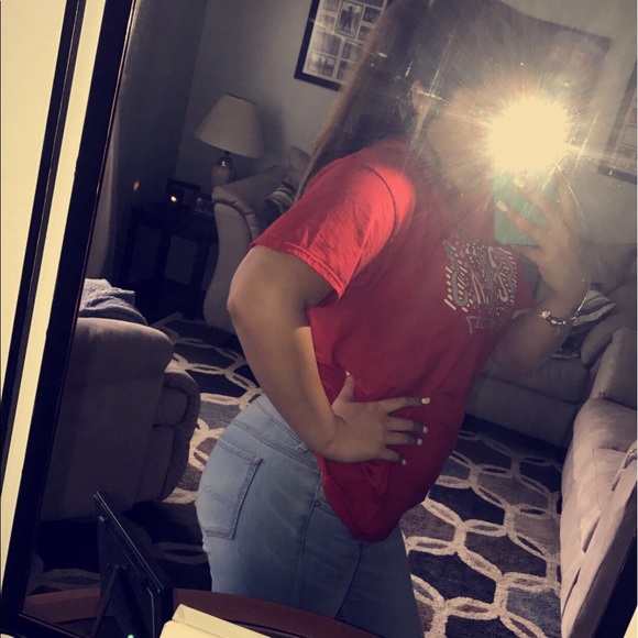 Profile Picture of Brianna Behymer (@behymer14) on Poshmark