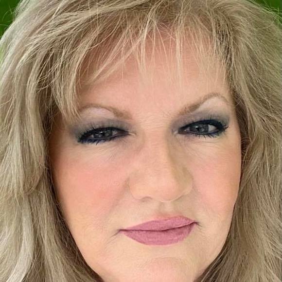 Profile Picture of Vicky Gray shaffer (@vickiekay) on Poshmark